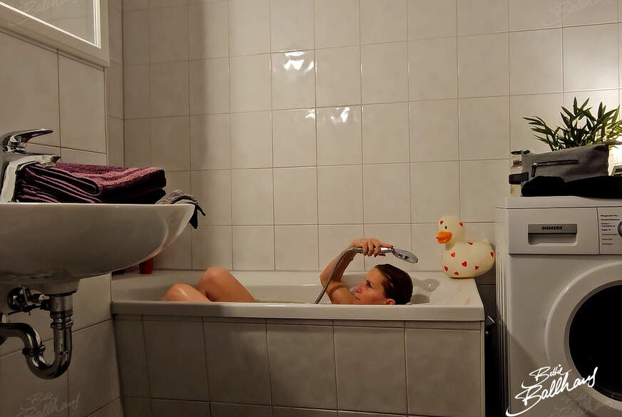 BettieBallhaus: Besondere Haarpflege in nackt
