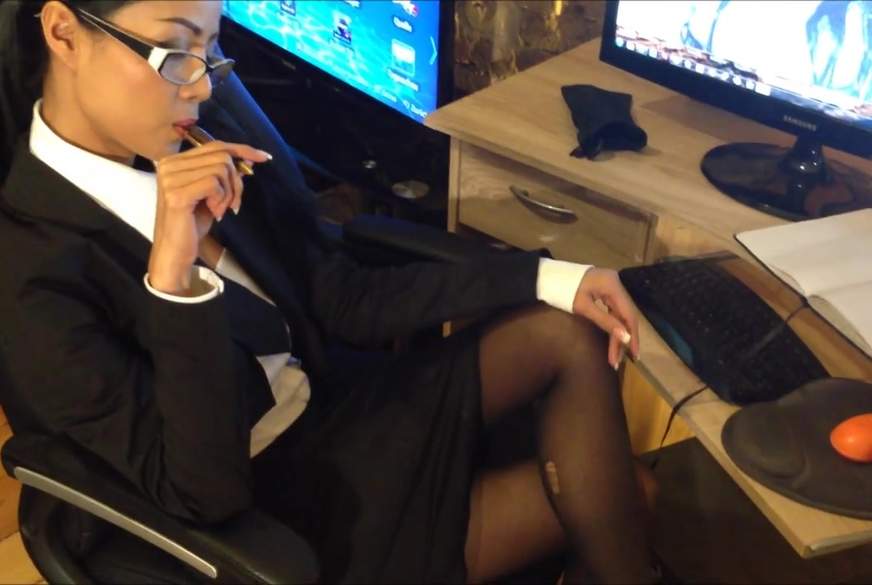 Deine geile Privatsekretärin Tyffany von TyffanySweet pic2