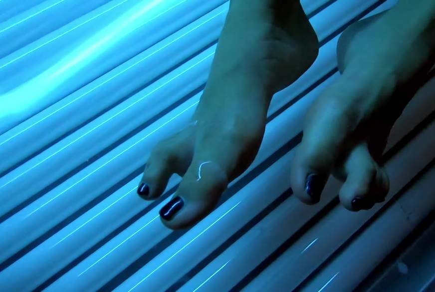 Footjob im Solarium von LaraLua*a