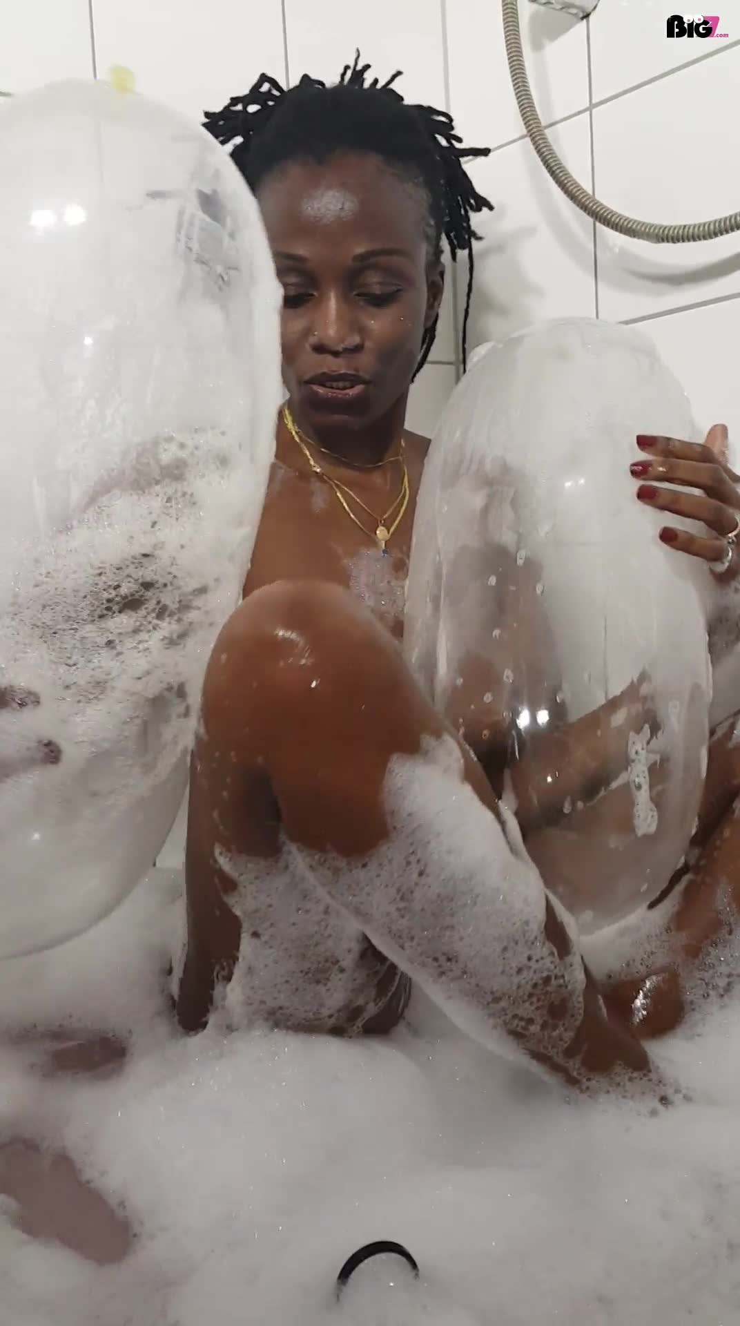 Mit Bällen spielen war schon immer mein Ding! Mal etwas kleinere und dann wieder mega große Apparate :-)