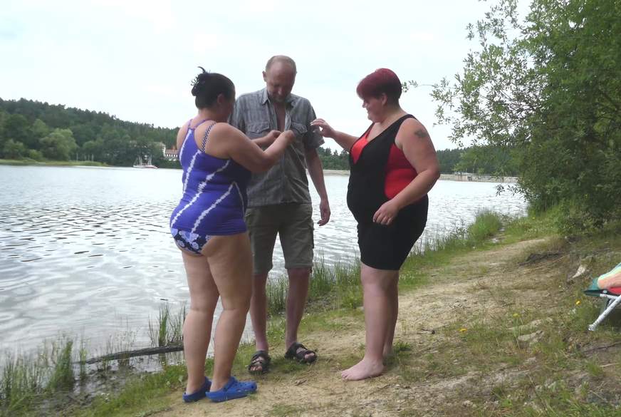 ausziehen am FKK Strand von sweetdesire