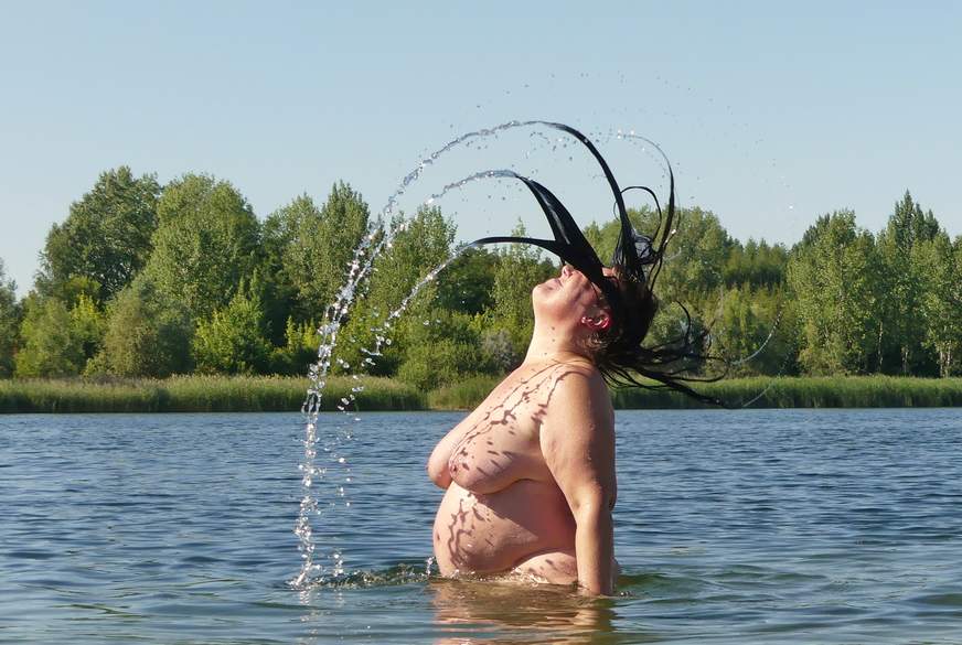 Wasserspiele am FKK See von sweetdesire pic4