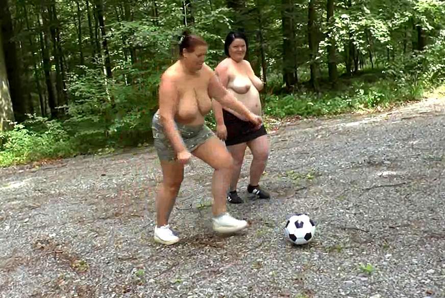 Nackt Fußball spielen 1 von sweetdesire pic2