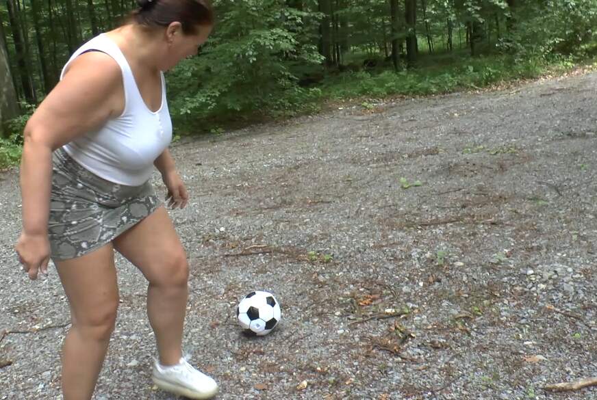 sweetdesire: Strippen beim Fußball spielen