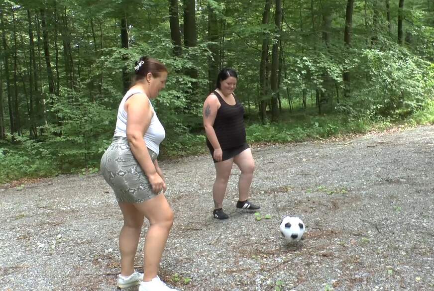 sweetdesire: Strippen beim Fußball spielen