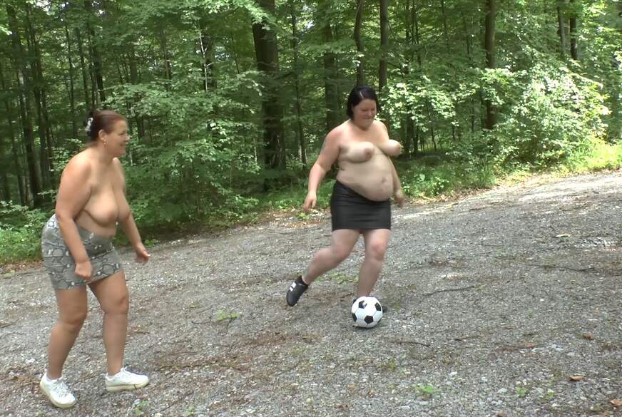 sweetdesire: Strippen beim Fußball spielen