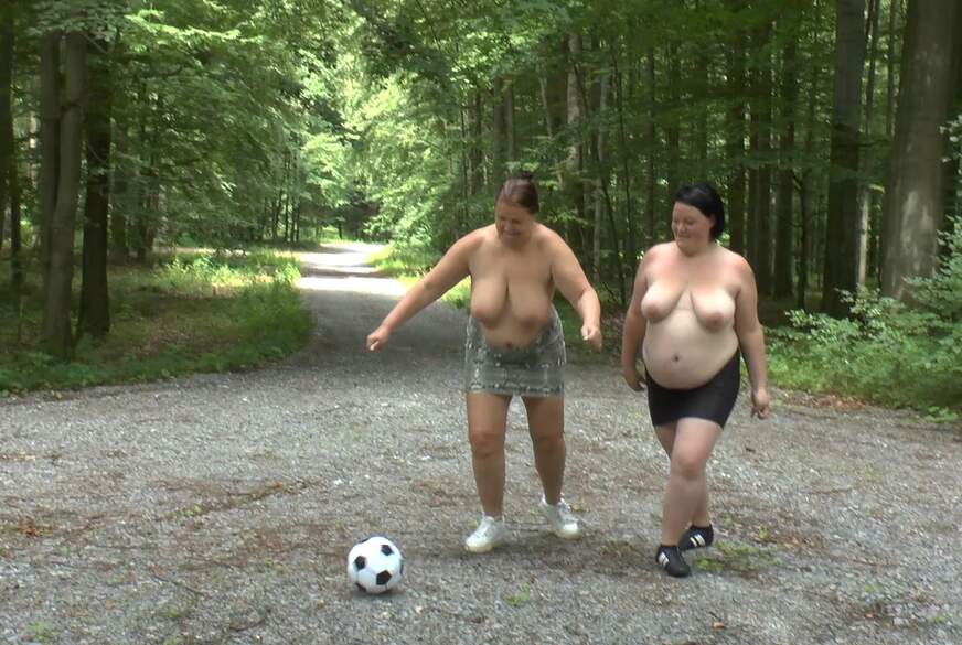sweetdesire: Strippen beim Fußball spielen