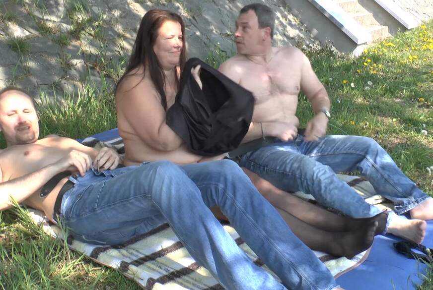 sweetdesire: Beim Outdoor Dre**r erwischt
