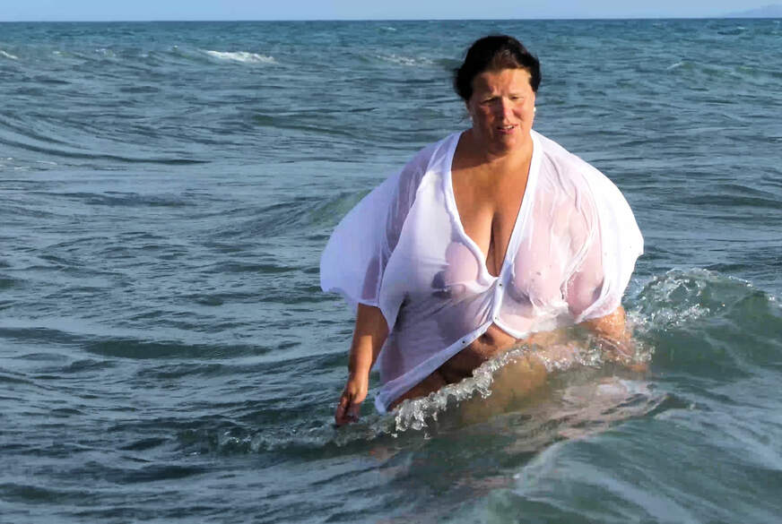 sweetdesire: Im Meer gebadet und mit S*****m eingeschmiert