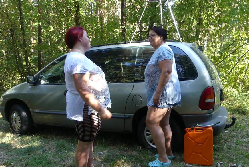 sweetdesire: Doppelblowjob beim Tanken
