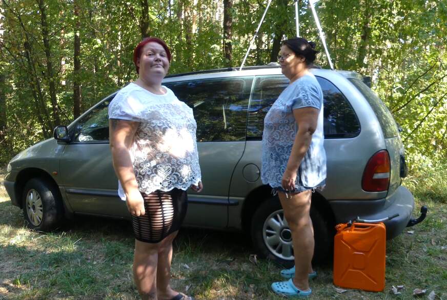 sweetdesire: Doppelblowjob beim Tanken