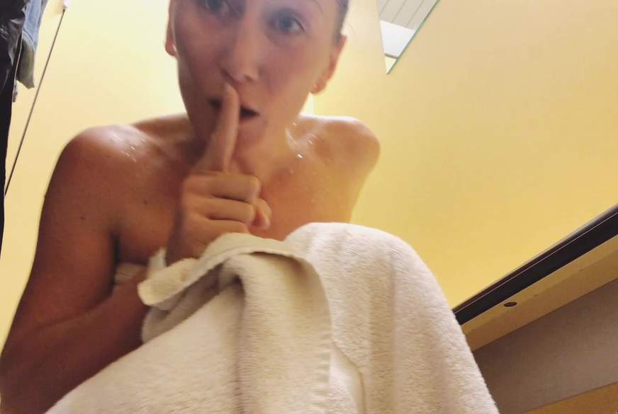 Miss-String25: SB in der Umkleide