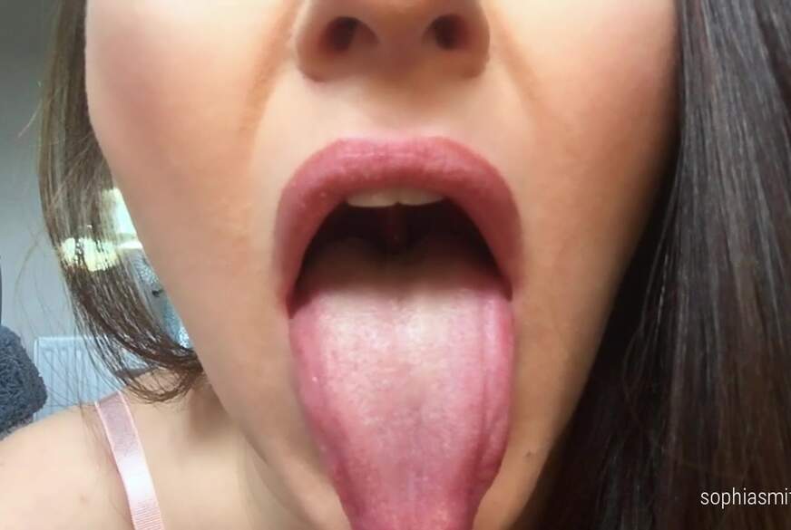 Tongue and Yawn Teaser von SophiaSmithUK