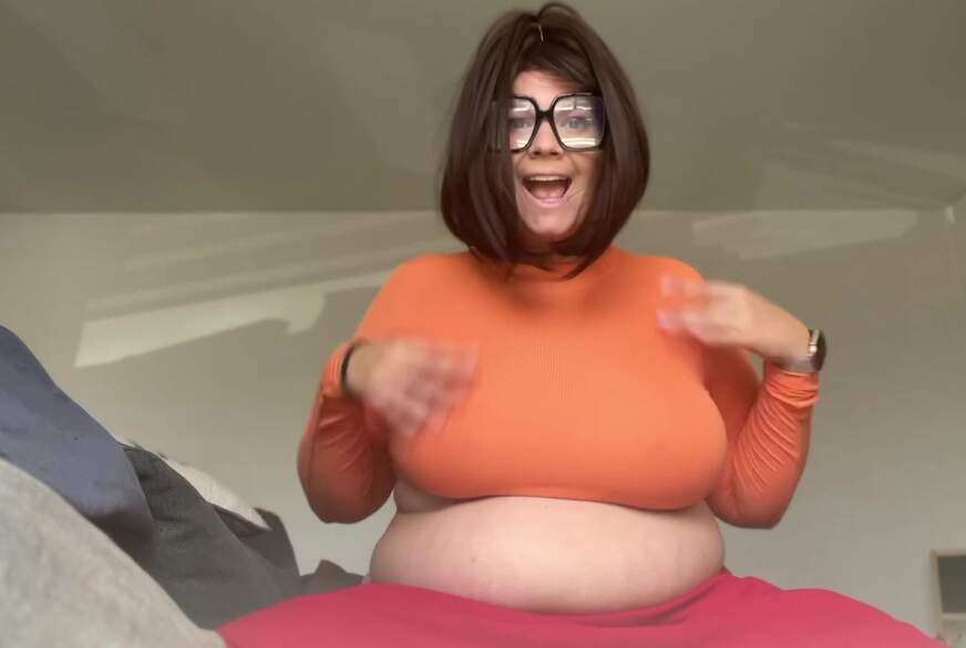 hotbrunette5: Velma muss einen großen Fall lösen