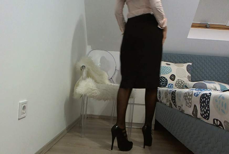 Office - secretary look with nylons, high heels, pencil skirt and shirt von FetishGoddess pic2