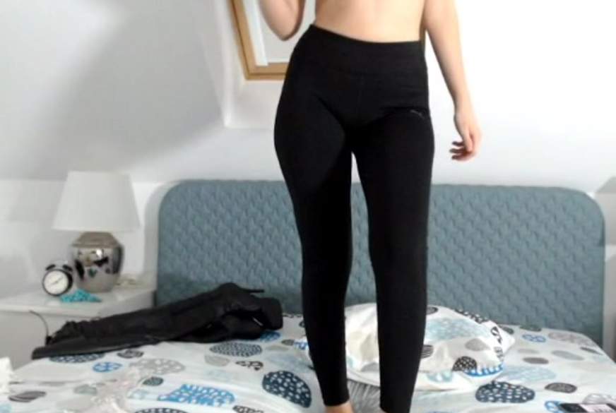 yoga pants von FetishGoddess pic1