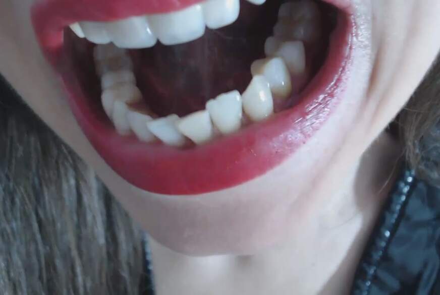 close-up of mouth and teeth von FetishGoddess pic1