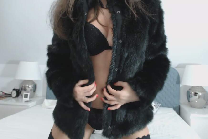 fur coat and sunglasses makes you horny and weak von FetishGoddess pic2