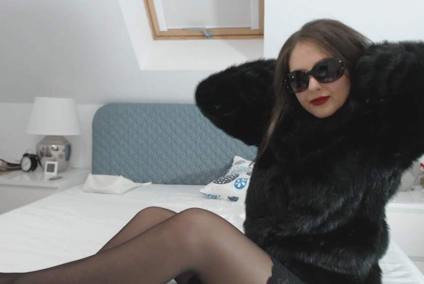 fur coat and sunglasses makes you horny and weak von FetishGoddess pic4
