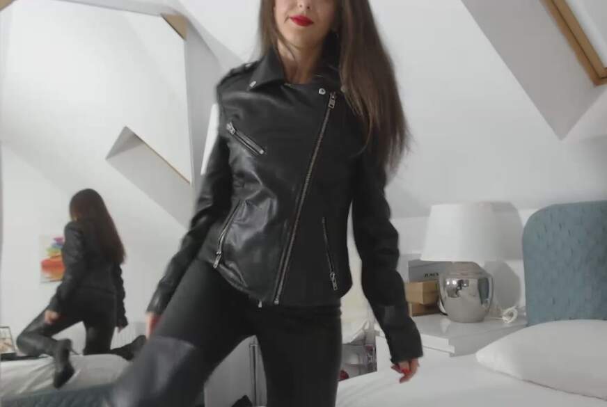 perfect body for leather von FetishGoddess pic3