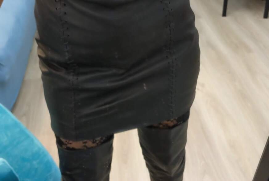 FetishGoddess: goon for my leather