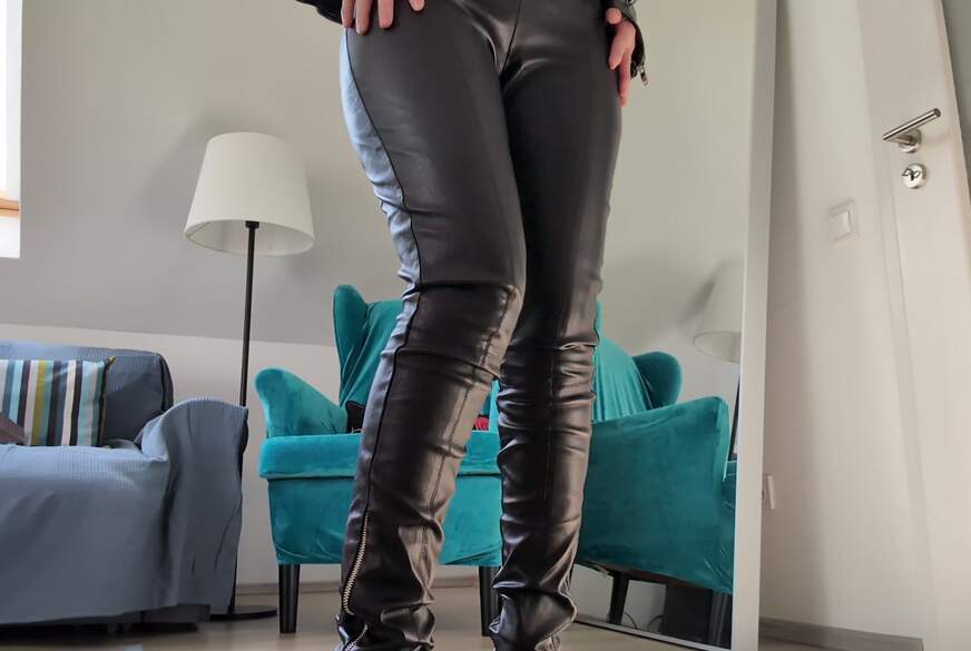 FetishGoddess: Call me my leather goddess
