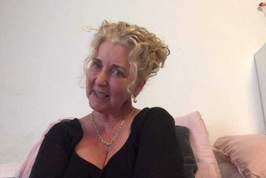 Secret-Jasmin: Ich rasiere meine MILF F***e!