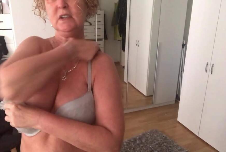 Secret-Jasmin: Im Tag einer p*****sen MILF!