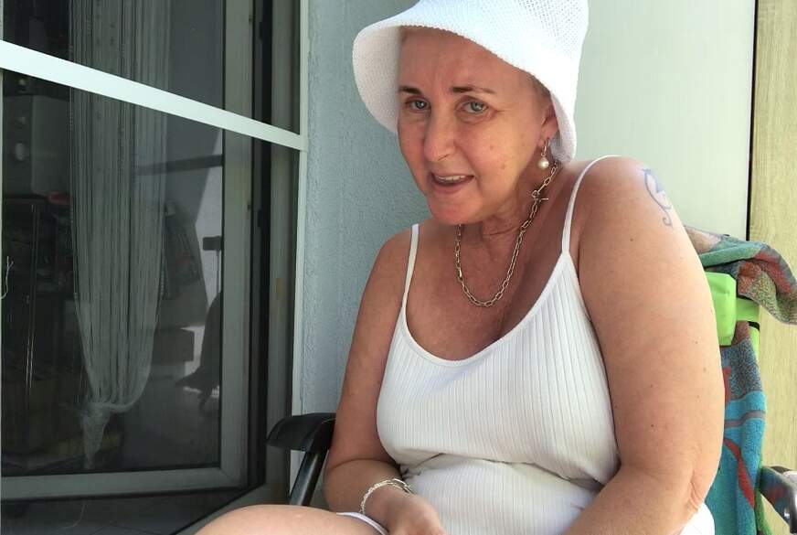 Secret-Jasmin: Die MILF-f***e für die Nachbarn bespielt!