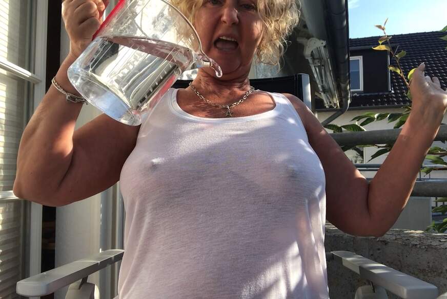 Secret-Jasmin: Wet T-Shirt auf meinem Balkon! Meinen Nachbarn hat es gefallen!