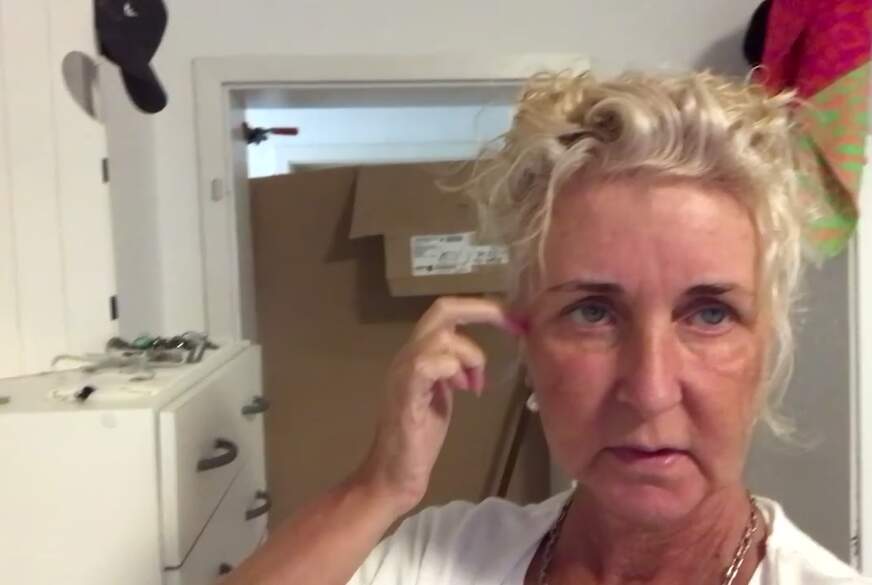 Secret-Jasmin: W*****n ohne Wohnungstür! Spannen die Handwerker?