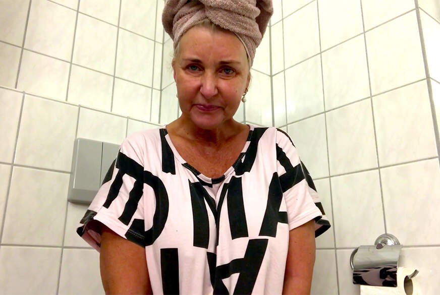 Secret-Jasmin: Ich P***e in die Dusche!