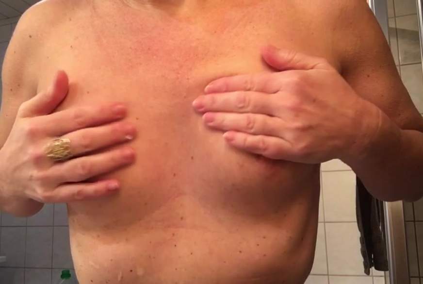 LadyMilf: Titten eincremen I.
