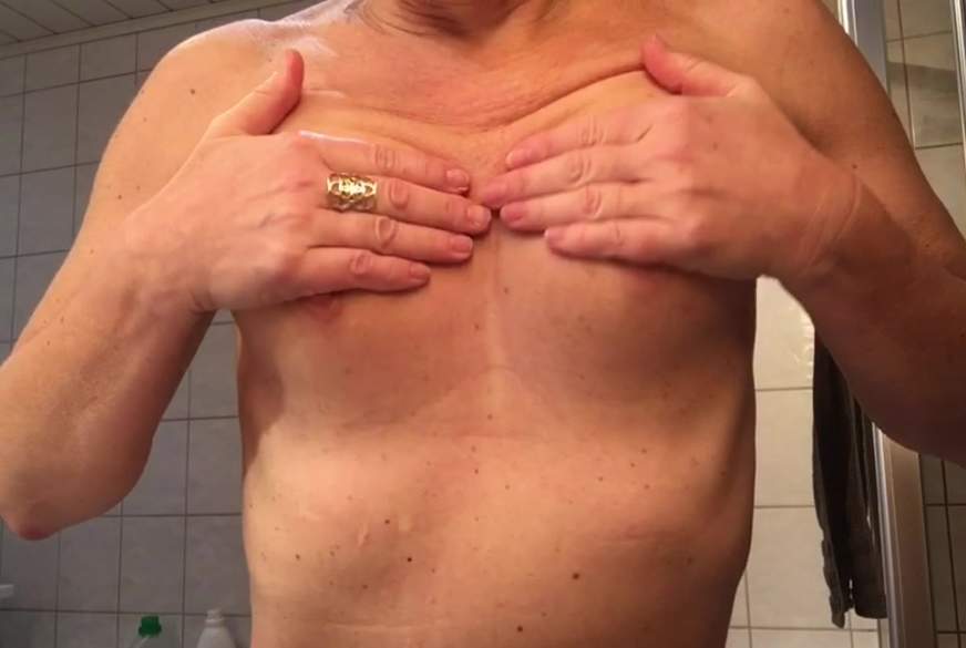 LadyMilf: Titten eincremen I.