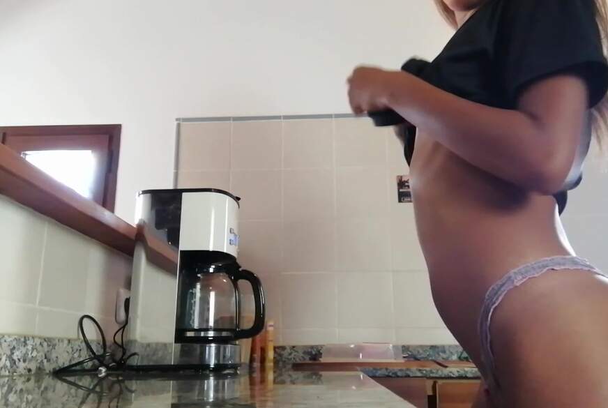 LaKishaLee: Kaffee ... Ähhh, w****n mit mir ?