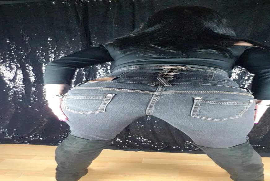 Ich trage eine Hochbundjeans und meinen heissgeliebten Body! von Aleksa81