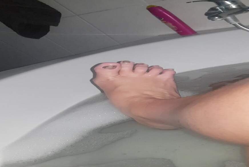 Fußfetischisten kommen auf ihre Kosten bei den göttlichen Anblick von LadyMaria