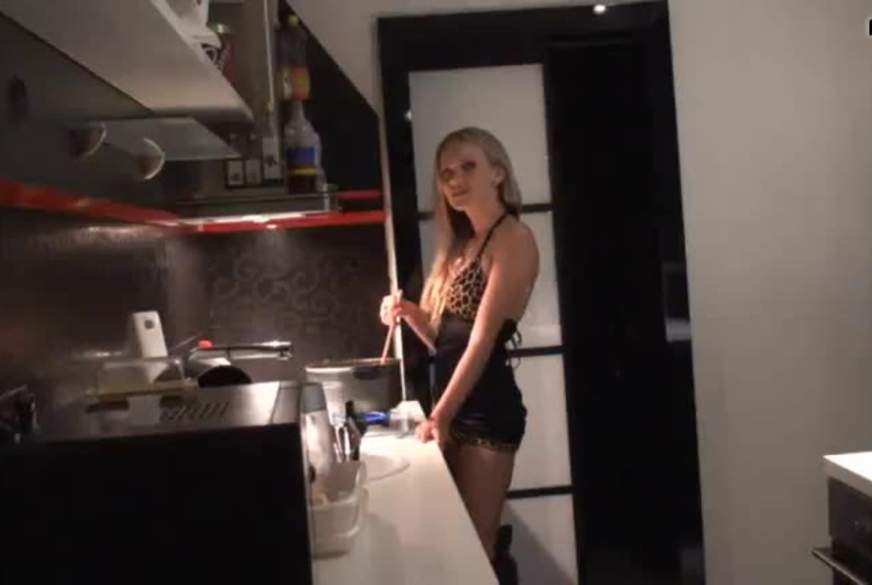 DirtyJuliette: Schärfer als deine Frau beim kochen !