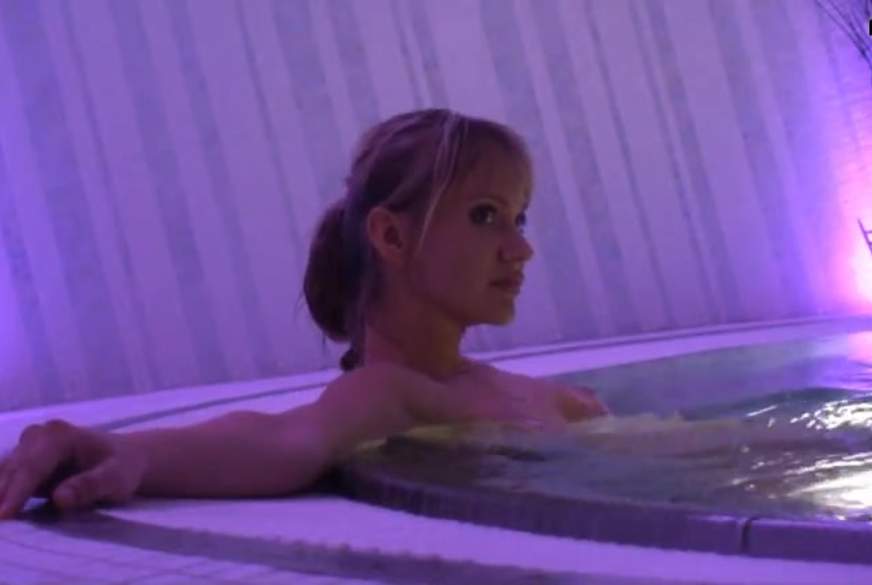 DirtyJuliette: Im Pool mit S****a-F****e!!