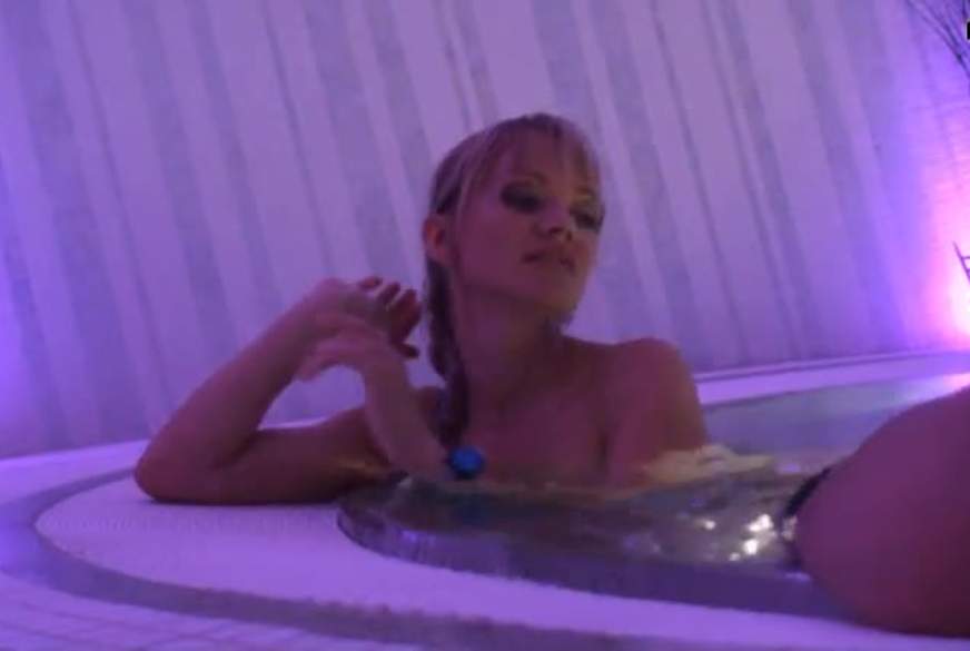 DirtyJuliette: Im Pool mit S****a-F****e!!
