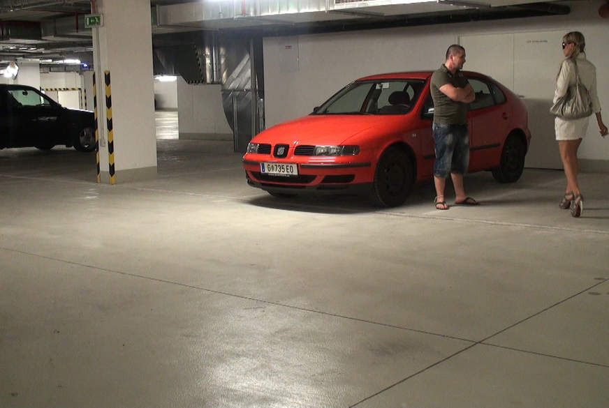 DirtyJuliette: Schamlos im Parkhaus!