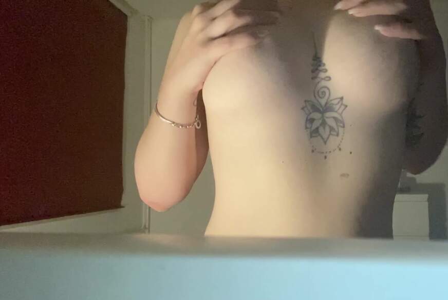 VickyEightV8: 1.mal T***y SikonTitten