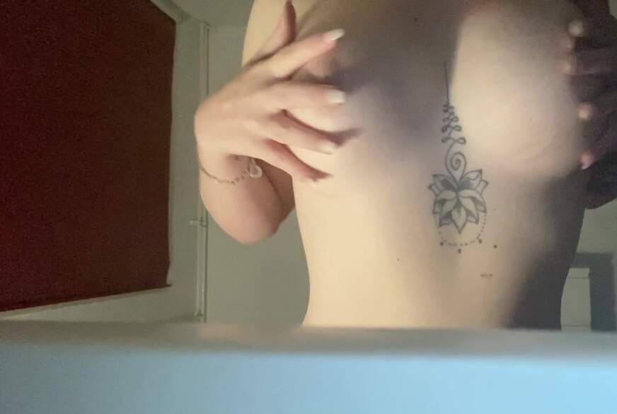 VickyEightV8: 1.mal T***y SikonTitten