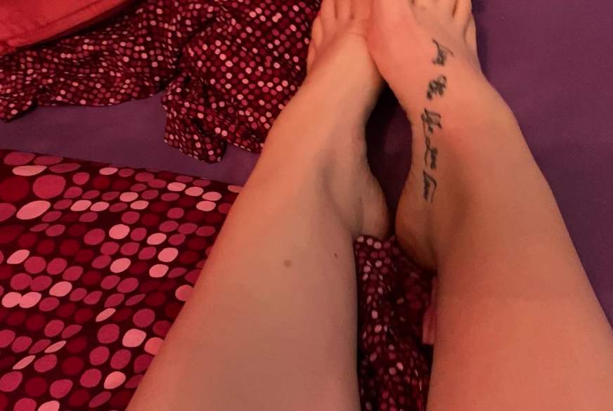 VickyEightV8: T***y FootDreams1