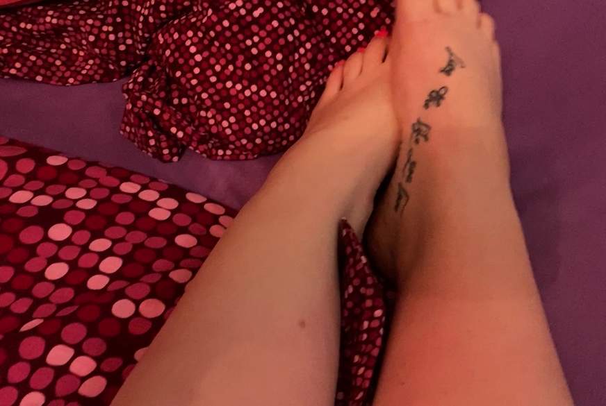 VickyEightV8: T***y FootDreams1