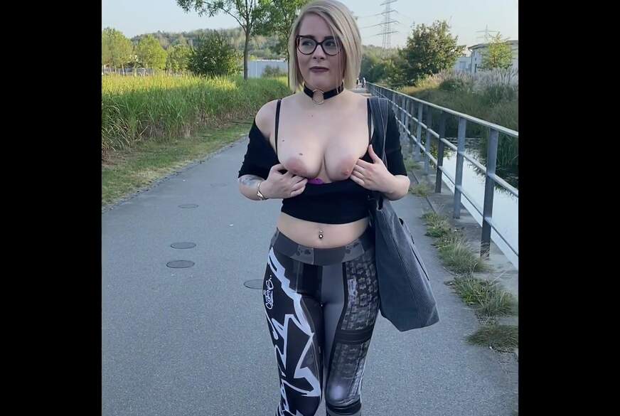 Mein erstes Video...so laufe ich durch die Öffentlichkeit von LovelyLucille94