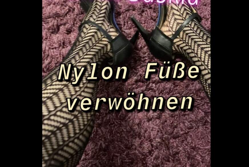 Queen_of_BDSM: Ich massiere meine Füße mit ÖL