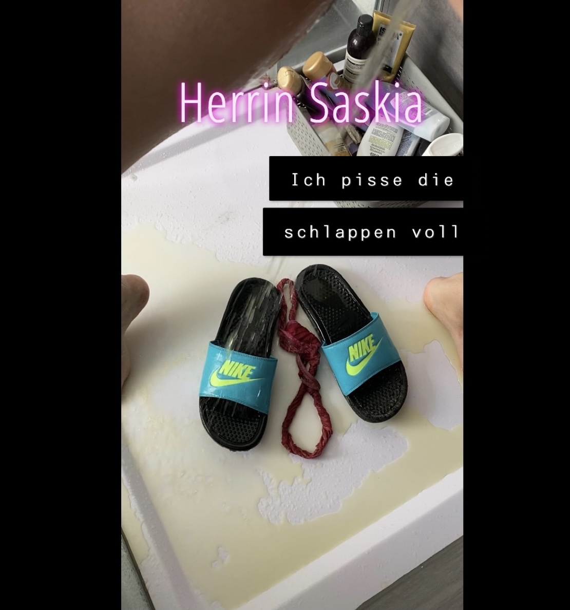 Mein Natursekt auf den Schuhen des Nachbarn Bei dem heißen Wetter war ich mal wieder in meinem Garten unterwegs, und habe mich dort gesonnt! Als ich mein Nachbar sah winkte ich ihm fröhlich, schon schnell sind mir seine neuen Schlappen am Fuß aufgefallen die er draußen stehen lies als er rein ins Haus ging. Ich machte mich als er nicht mehr zusehen war, schnell auf den Weg zu den Schlappen und klaute sie. Zog sie an und pisste sie gnadenlos an das sie komplett von meinem Duft umhüllt waren, und stellte sie ihm danach verpisst mit meinem Natursekt wieder hin. Ich hoffe mein Nachbar freut sich darüber !