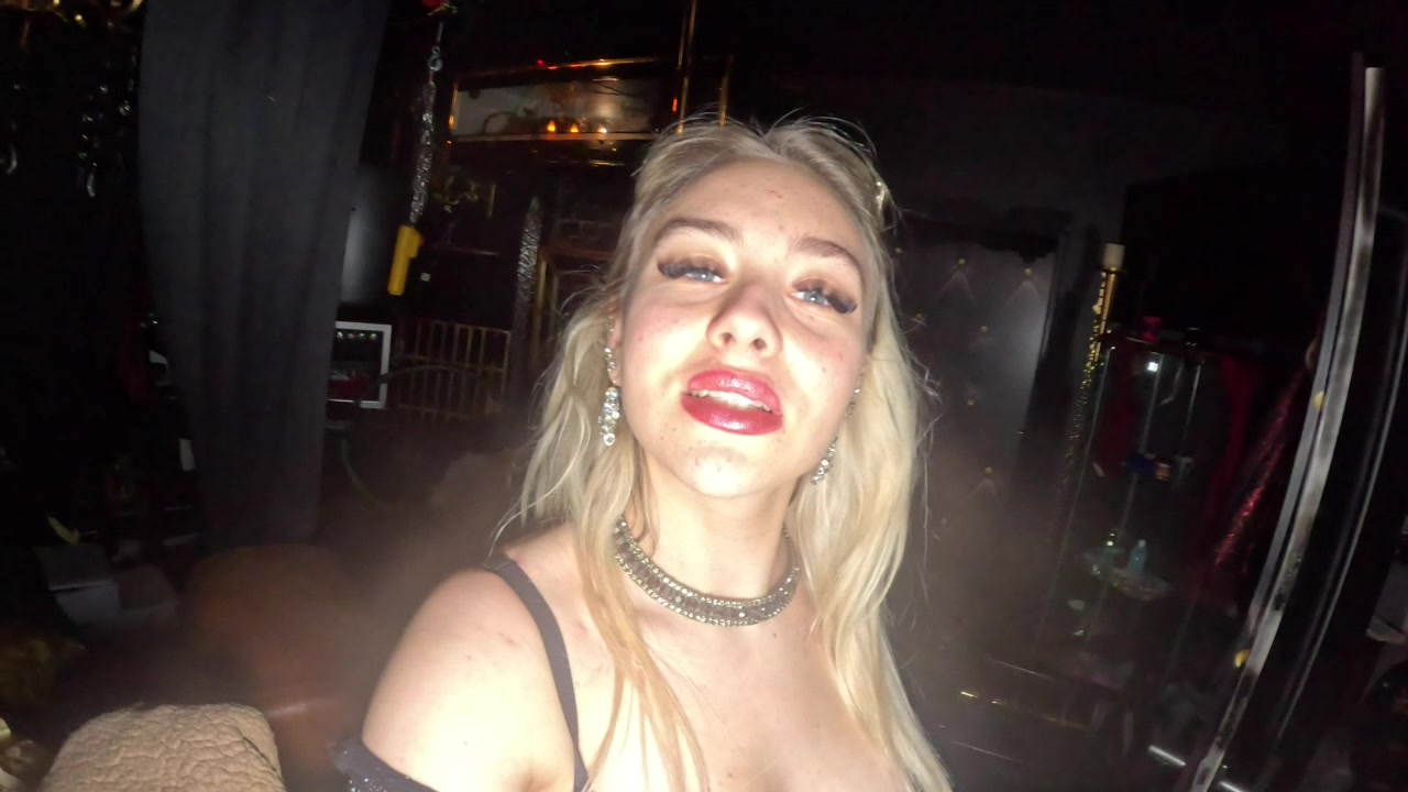 Jetzt ist es soweit schwule Sau! Schon stundenlang sitzest du im käfig und wartest darauf das du raus darfst.

Jetzt hole ich dich raus, und habe sogar eine Überrraschung der besonderen Art für dich! Ein volles Sperma-Kondom habe ich für Dich angesammelt um dich damit einzucremen.

Freust du dich über mein Geschenk?