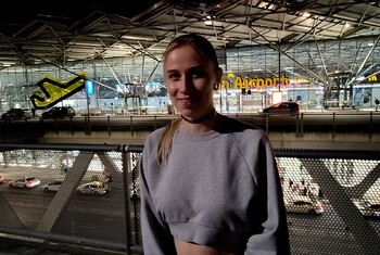 Dreist g*****t mitten am Flughafen! Mit S****awalk!